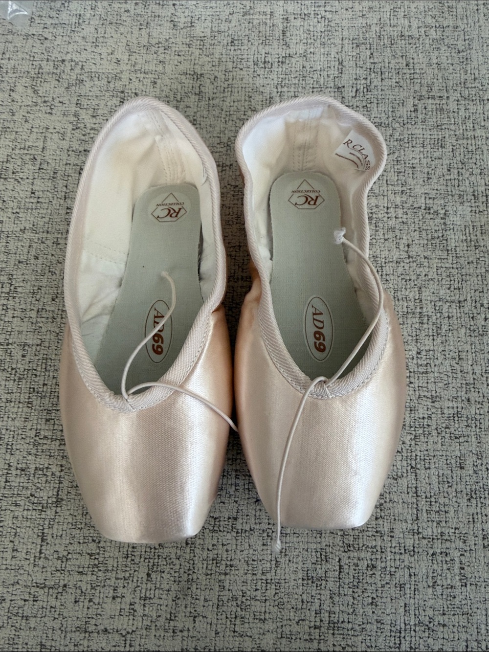 NEW R-Class Adaptive Collection A69 Pointe Shoes - Picture 4 of 9